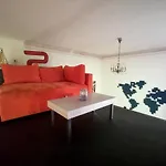 Casa Rossa Apartment *