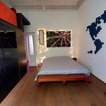 Casa Rossa * باري